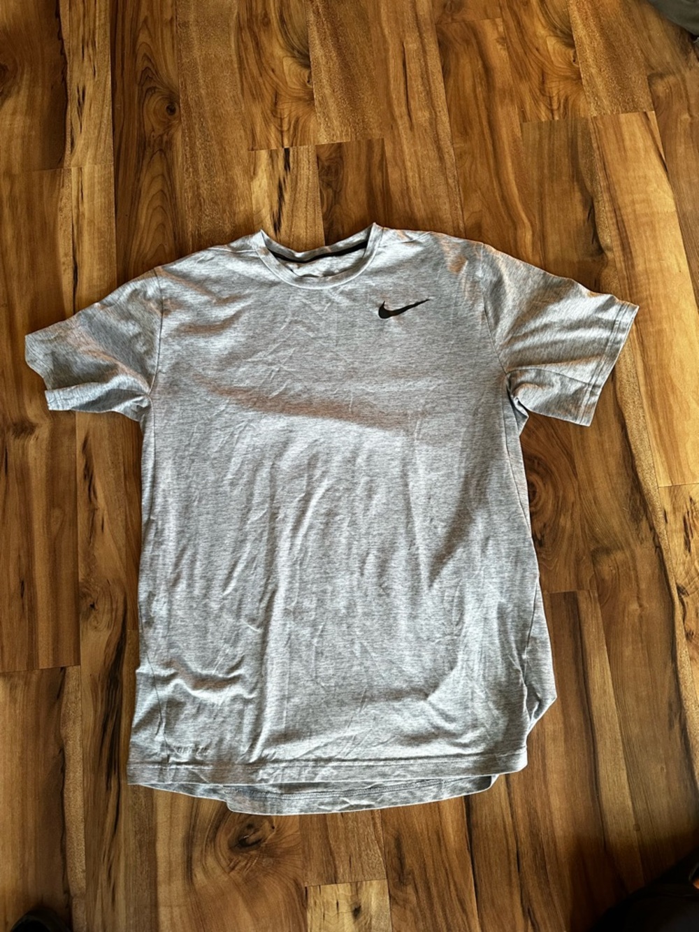 Nike Men’s Light Gray Short Sleeve Tee with Black Swoosh